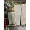 Image 1 : PALLET OF LARGE WHITE DECORATIVE VASES