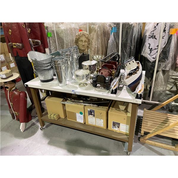 MOBILE TABLE OF ASSORTED BUCKETS, HORSE SHOES, & HOUSEHOLD DECOR ITEMS