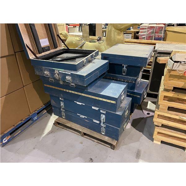 PALLET OF ASSORTED LOLLYPOP SIGNS & BANNER STANDS IN WOODEN TRANSPORT CRATES