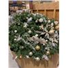 Image 2 : PALLET BIN OF ASSORTED LARGE CHRISTMAS WREATHS