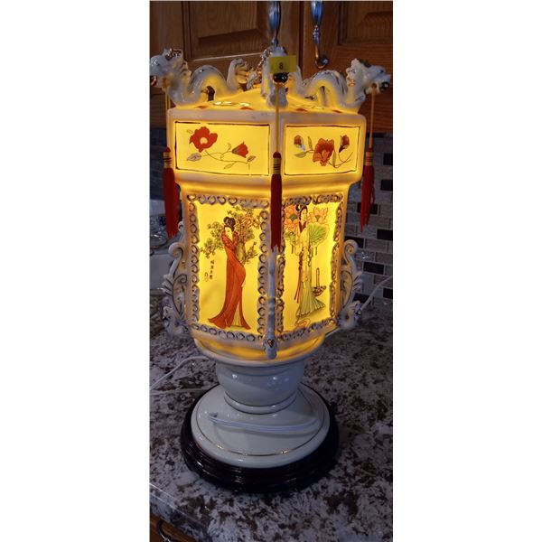 Beautiful Porcelain Chinese Lamp 20T