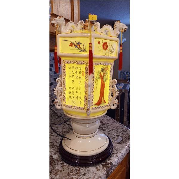Beautiful Porcelain Chinese Lamp 20T