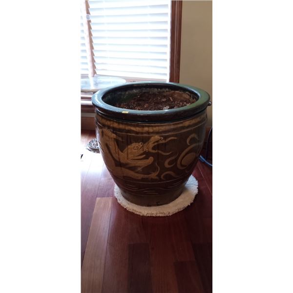 Ceramic Planter With Chinese Dragon