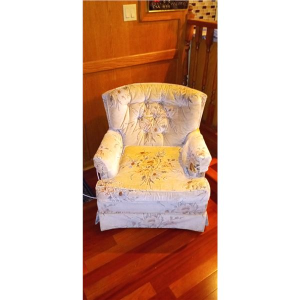 Vintage Floral Pattern Lounge Chair 32L x 34W x 33T