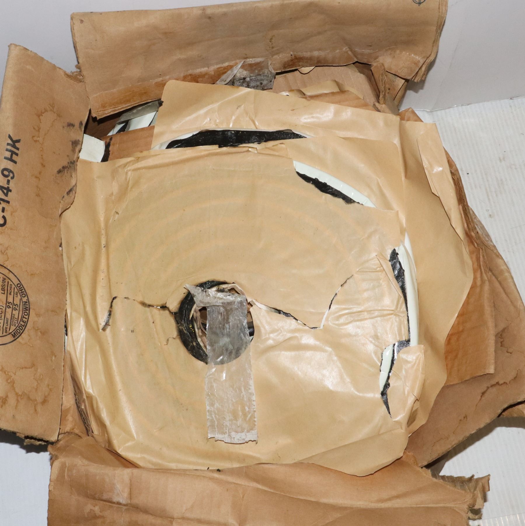 LARGE BOX OF KENT SEAL