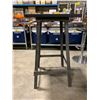Image 2 : *NL* BLACK METAL COMMERCIAL BAR TABLE ( 2'W X 2'D X 41"H )