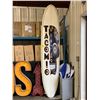 Image 2 : *NL* PLASTIC TACOMIO SURF BOARD APPROX. 9'