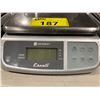 Image 2 : *NL* SAN JAMAR SCDGM33 ESCALI 15KG COMMERCIAL DIGITAL SCALE