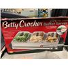 Image 2 : *NL* STAINLESS STEEL BETTY CROCKER BUFFET SERVER, CO-RECT CONDIMENT HOLDER WITH RETRACTABLE LID, &
