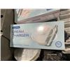 Image 2 : *NL* BIN OF ASSORTED KITCHEN DISH WARE