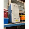 Image 2 : *NL* LARGE BLUE & WHITE COLEMAN XTREME 5 PORTABLE COOLER