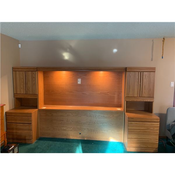 Queen Sized Wood Dresser w 3 Drawer Side Cabinets & Dresser w Mirror