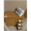 Image 6 : Singer 7462 Sewing Machine & 4 Drawer Cabinet