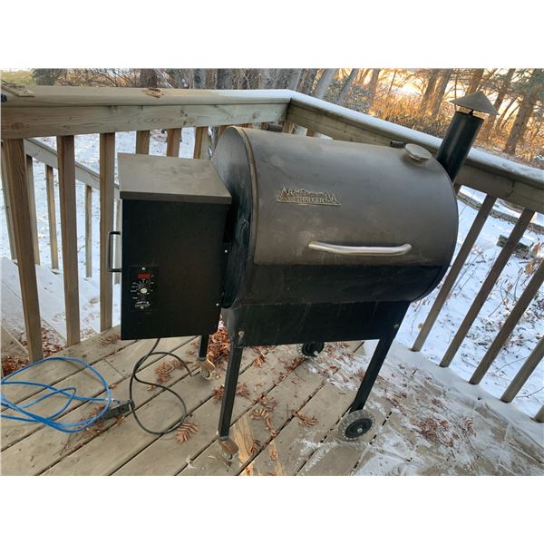 Traeger Wood Pellet Grill w Cover