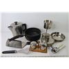 Image 7 : Pots & Pans - Can Opener - Kitchen Utensils - Salt & Pepper Shakers in Holder