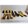 Image 1 : (4) Pairs Boston Bruins Socks, (2) Scarves