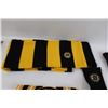Image 3 : (4) Pairs Boston Bruins Socks, (2) Scarves