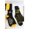 Image 4 : (4) Pairs Boston Bruins Socks, (2) Scarves