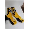 Image 5 : (4) Pairs Boston Bruins Socks, (2) Scarves