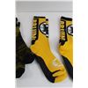 Image 6 : (4) Pairs Boston Bruins Socks, (2) Scarves