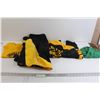 Image 1 : (4) Pieces Boston Bruins Clothing