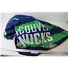 Image 1 : Vancouver Canucks Snuggie