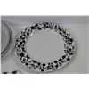 Image 2 : (3) Glass Plates - Mickey Mouse Plate - Pot Holders