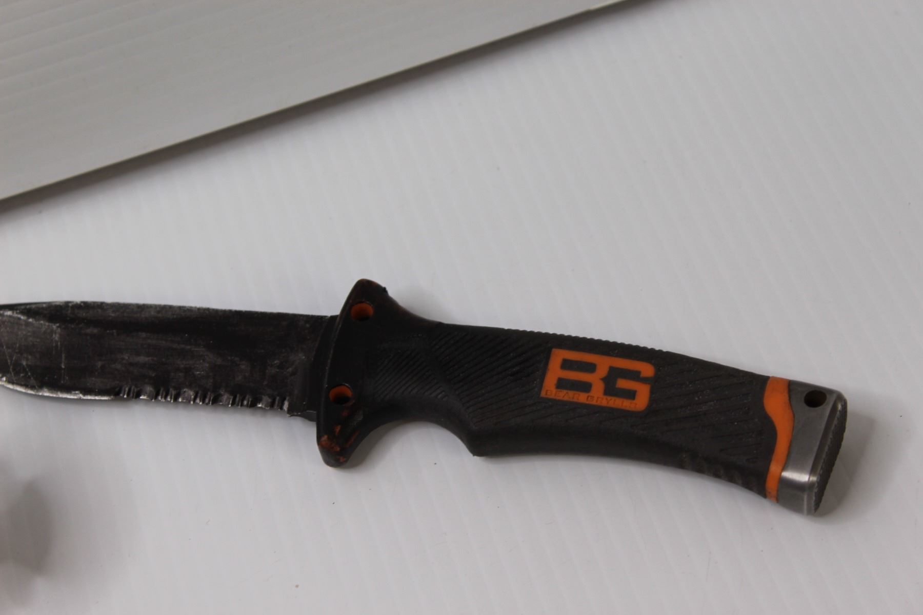 Shakespeare Fishing Reel Bear Grylls Knife Bodnarus Auctioneering Shakespeare Fishing Reel Bear Grylls Knife Bodnarus Auctioneering