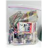 Image 2 : LARGE ZIPLOC BAG WITH SPORTS TRADING CARDS AND PACKS