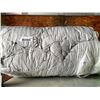 Image 1 : Eddie Bauer Luxury All-Season Down Alternative Duvet Queen Size