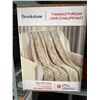 Image 1 : Brookstone Heated Throw