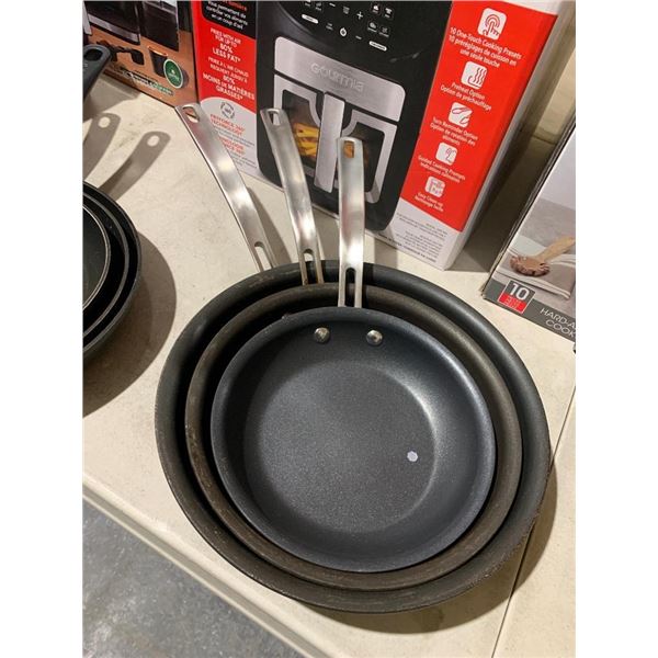 Kirkland Signature 3 pc Fry Pan Set