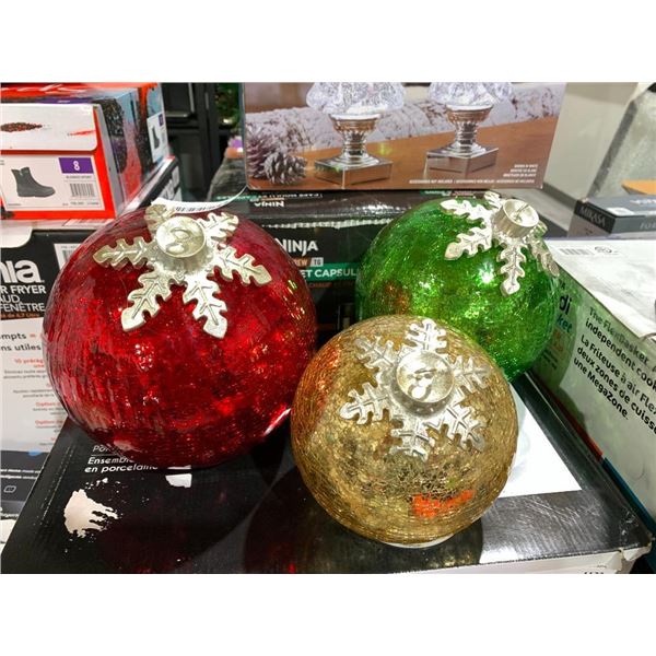 Glass Orniment 3pc Set Light Up