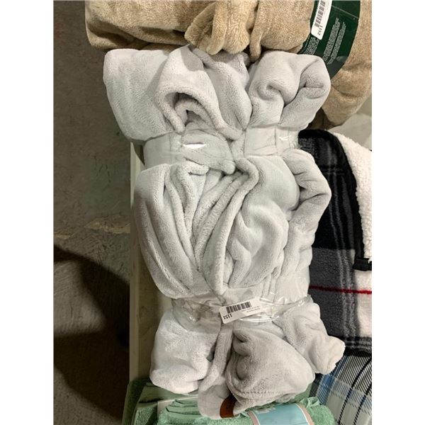 Roots Plush Blanket Queen