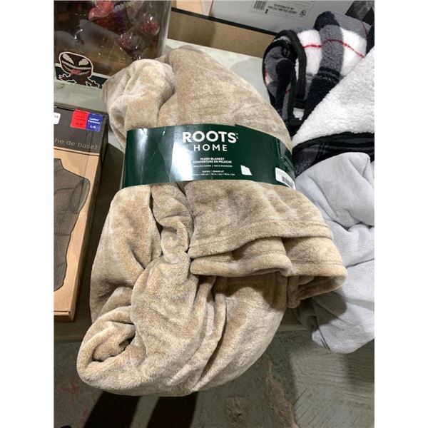Roots Home Plush Blanket Queen