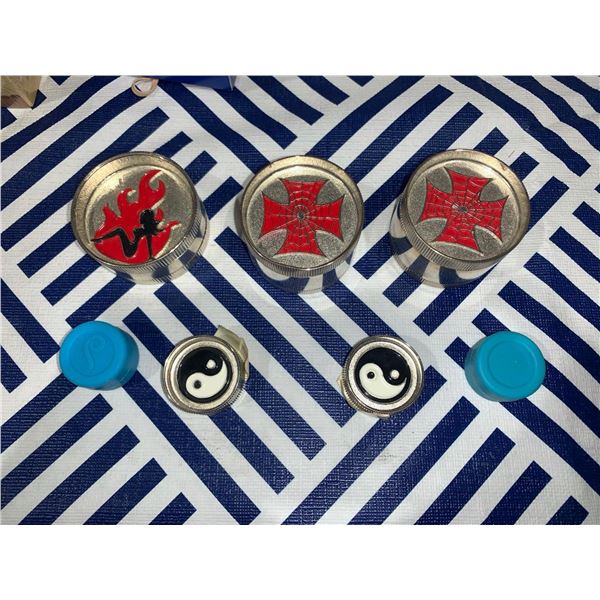 Lot of 5 grinders and 2 silicone storage containers
