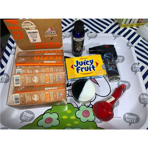 Mixed lot of smoking essentials