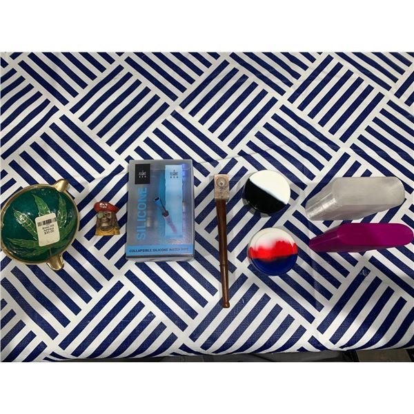 Mixed lot with ash tray, incense holder, silicone bong, pipe, 2 silicone storage containers and 2 jo