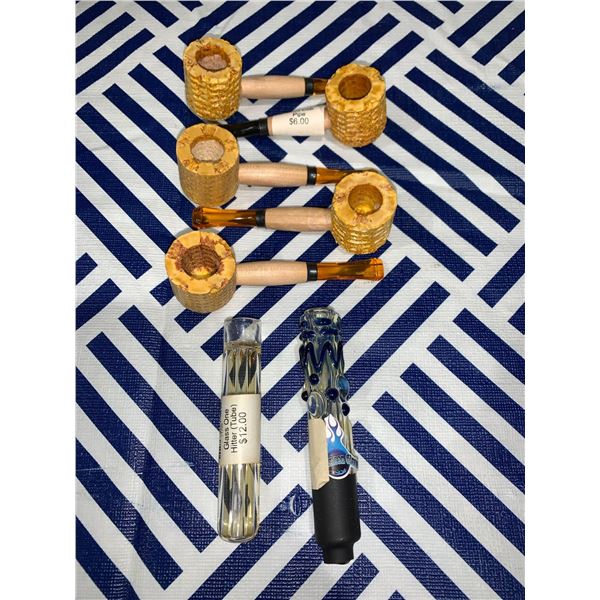 Lot of 4 corn cob pipes and 2 glass 1 hitters