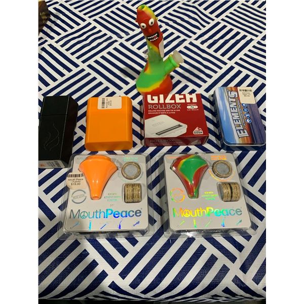 Assorted lot of smoking accessories