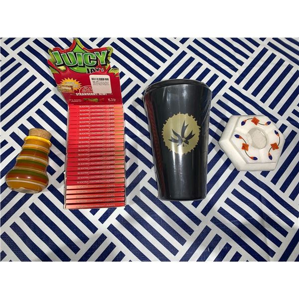 Mixed lot of smoking accessories