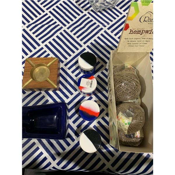 Mixed lot of smoking essentials