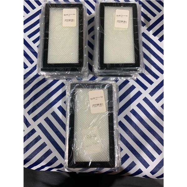 Lot of small silicone mats