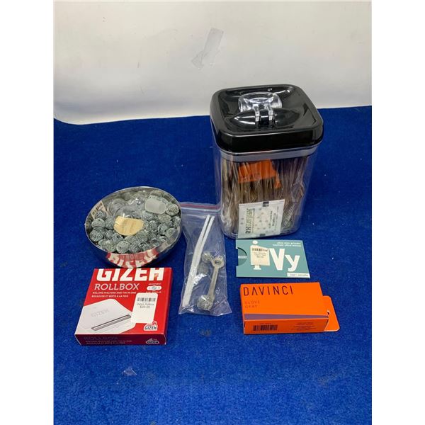 Mixed lot of smoking accessories