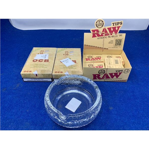 Mixed lot of rolling papers and ash trays