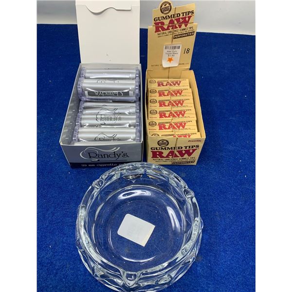 Mixed lot of gummed tips and rolling box with ash tray