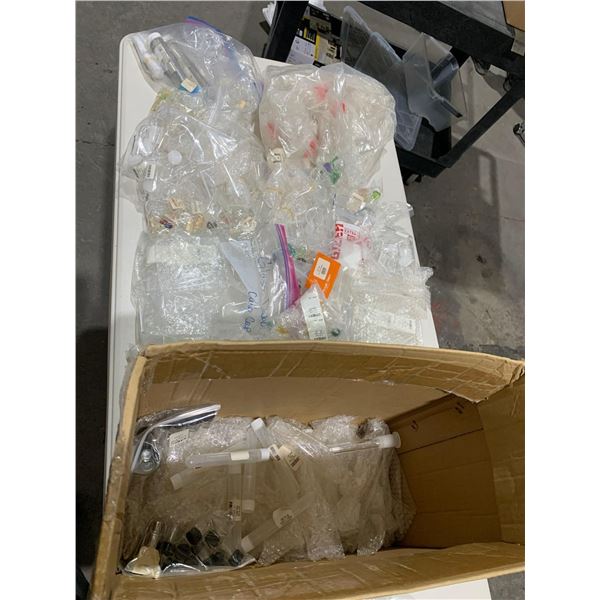 Mixed lot of miscellaneous glass pipe parts