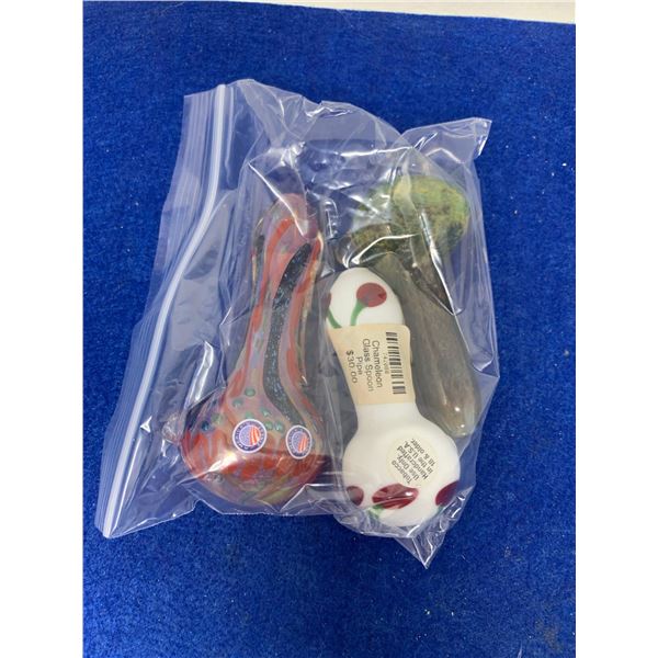 mixed lot of glass pipes