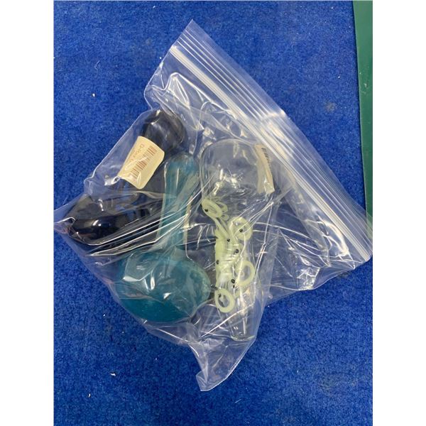 Mixed lot of glass pipes