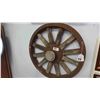 Image 1 : Essex Wood Spoked Rim with Hub Cap 19 1/2'' Across